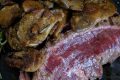 Ar Volo Tagliata di manzo Danese servita su pietra lavica e funghi porcini