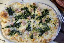 ArVolo Pinsa broccoletti salsiccia e pecorino romano