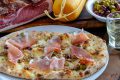 ArVolo Pinsa Crema di Scamorza Affumicata Speck e pesto di Olive