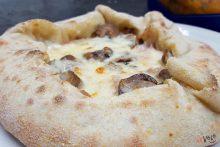 Cestino provola affumicata, salsiccia e funghi porcini