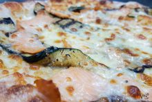 Pizza Salmone gorgonzola zucchine