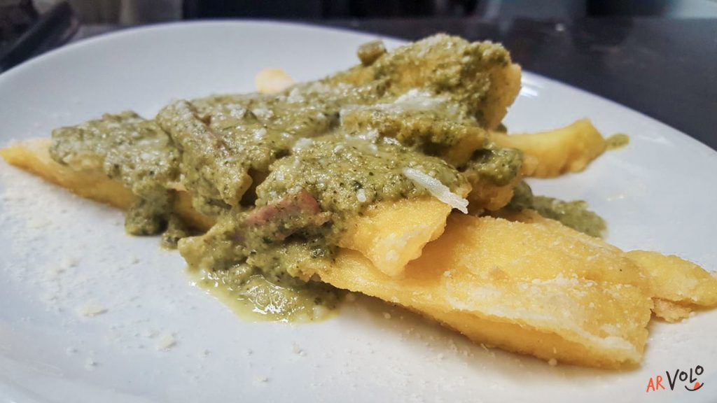 Polenta fritta pesto di zucchine e speck