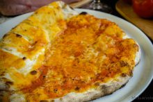 Pizza margherita incamiciata