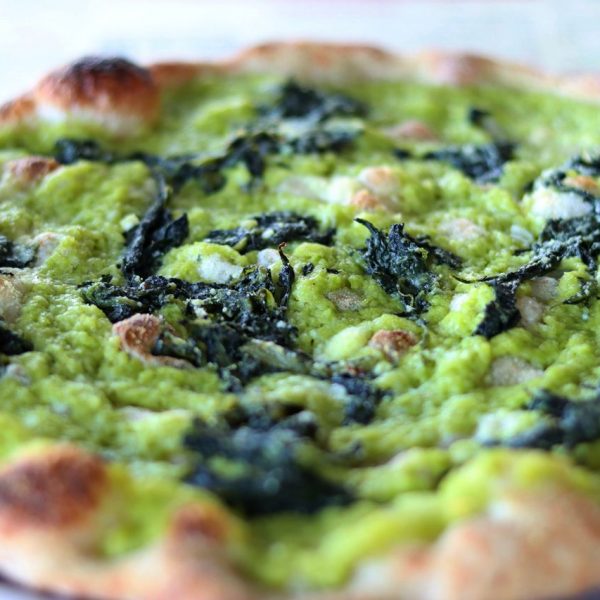 Pizza con crema di fave