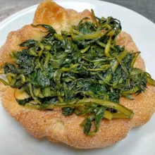 Pizzottella fritta con cicoria ripassata