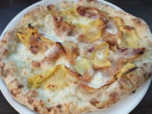 ARVOLO pizza Tirolese